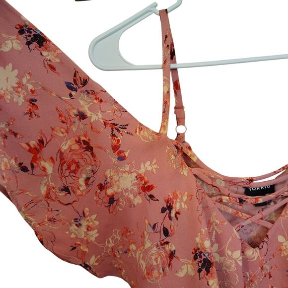 Torrid Shirt Size 2 2x Pink Flowers Cold Shoulder Criss Cross Neck Romantic Cute - Picture 3 of 7
